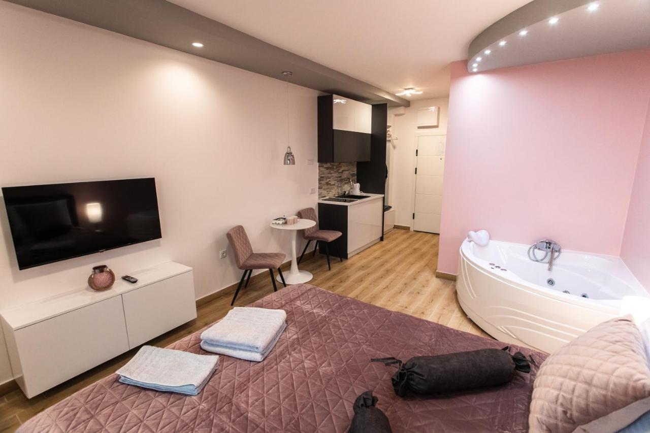 Room Jacuzzi “Athena” Суботица Екстериор снимка